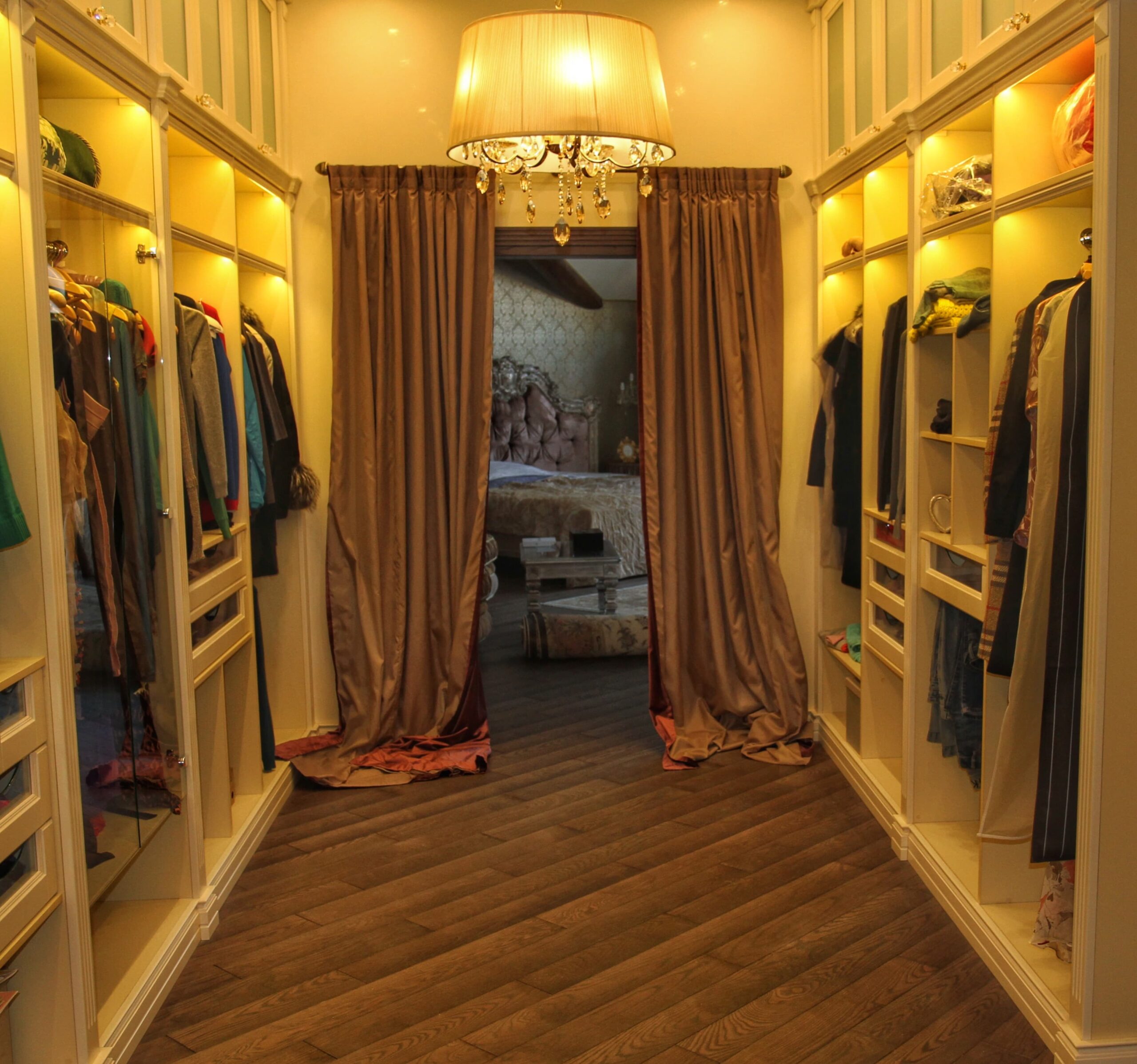 Гардеробна 01