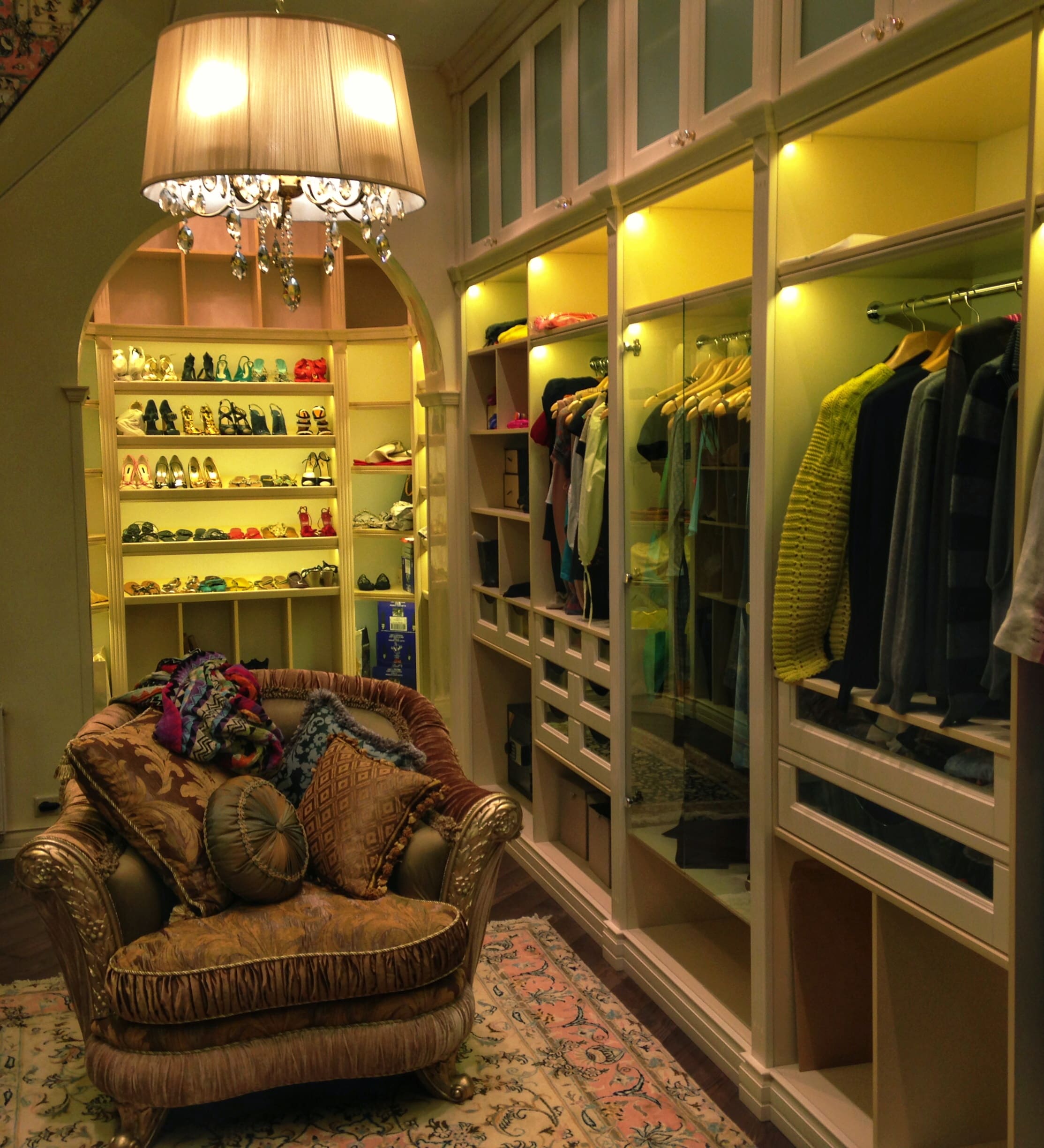 Гардеробна 01