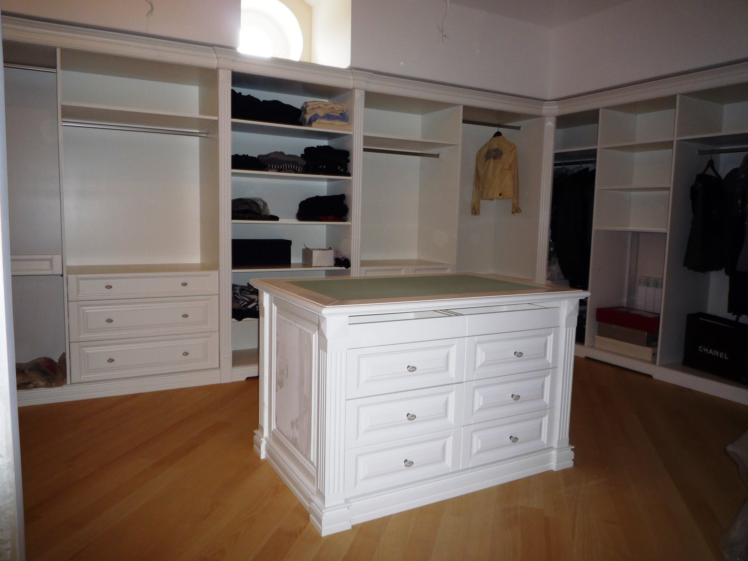 Гардеробна 04