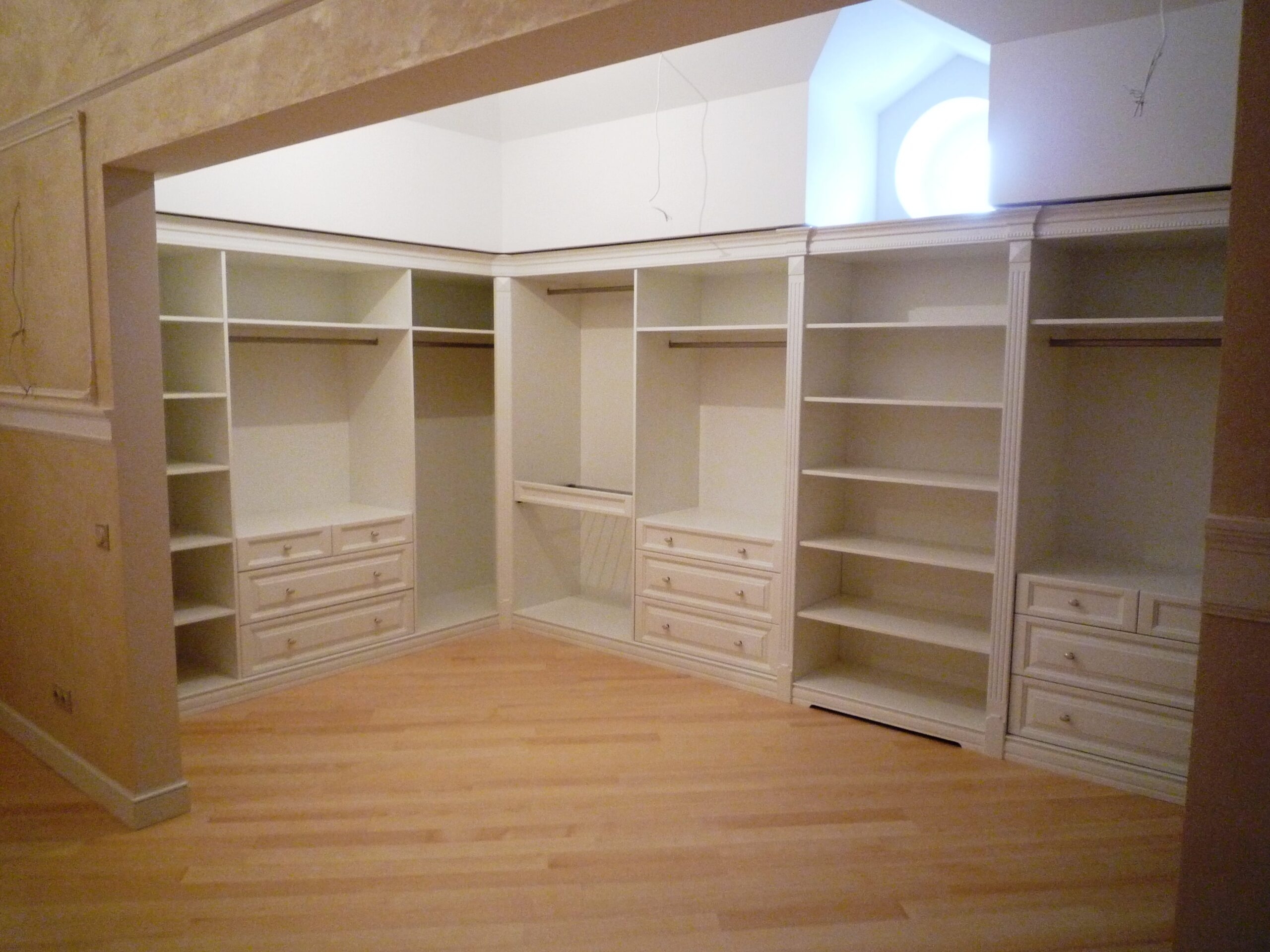 Гардеробна 06